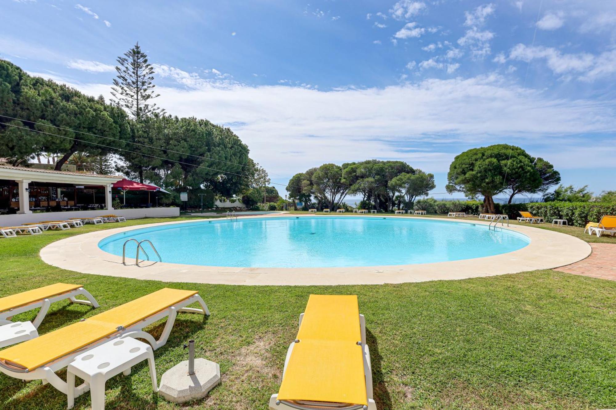 Apartment With 2 Bedrooms, 2M To The Beach Armação de Pêra 외부 사진