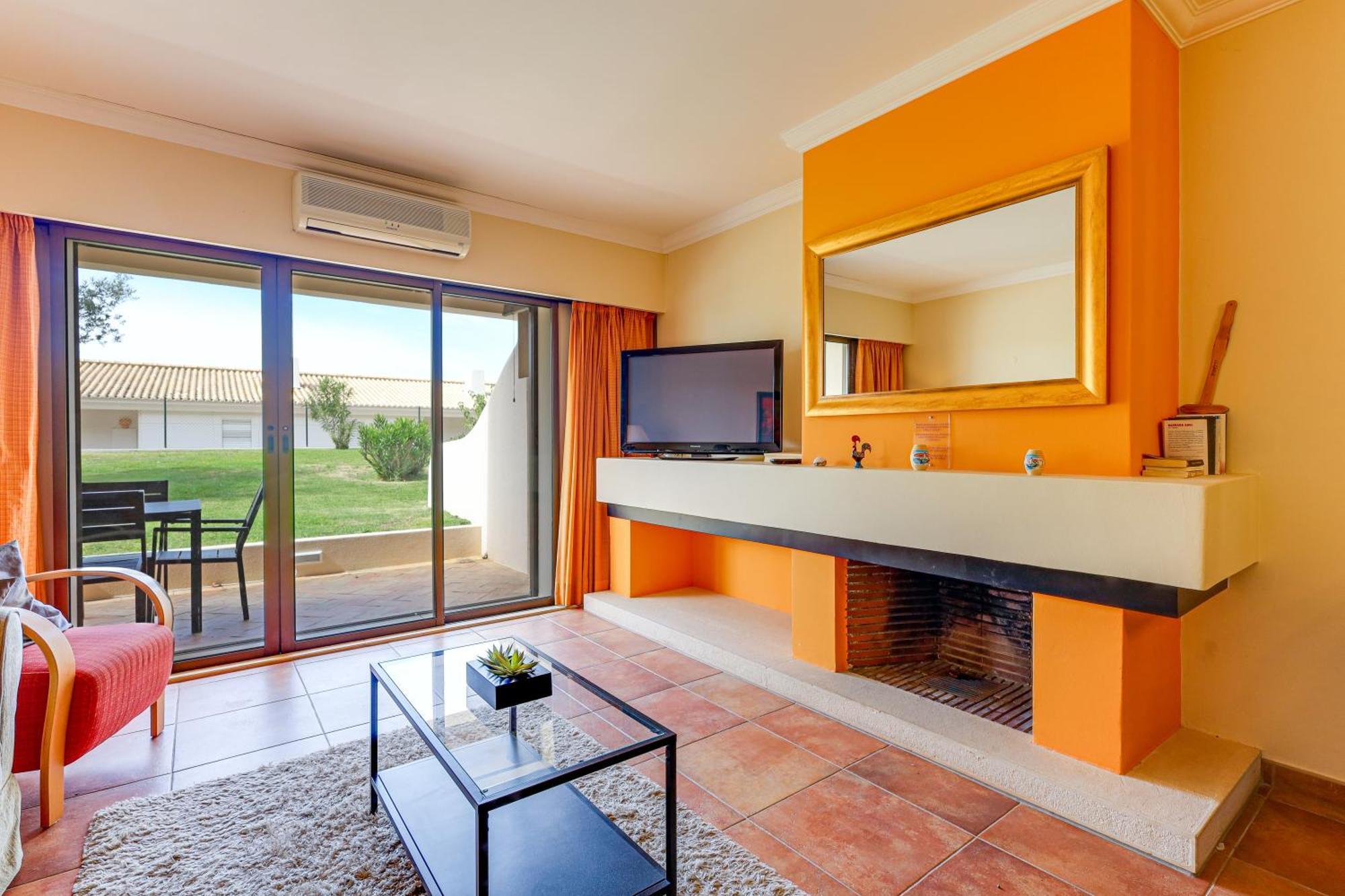 Apartment With 2 Bedrooms, 2M To The Beach Armação de Pêra 외부 사진
