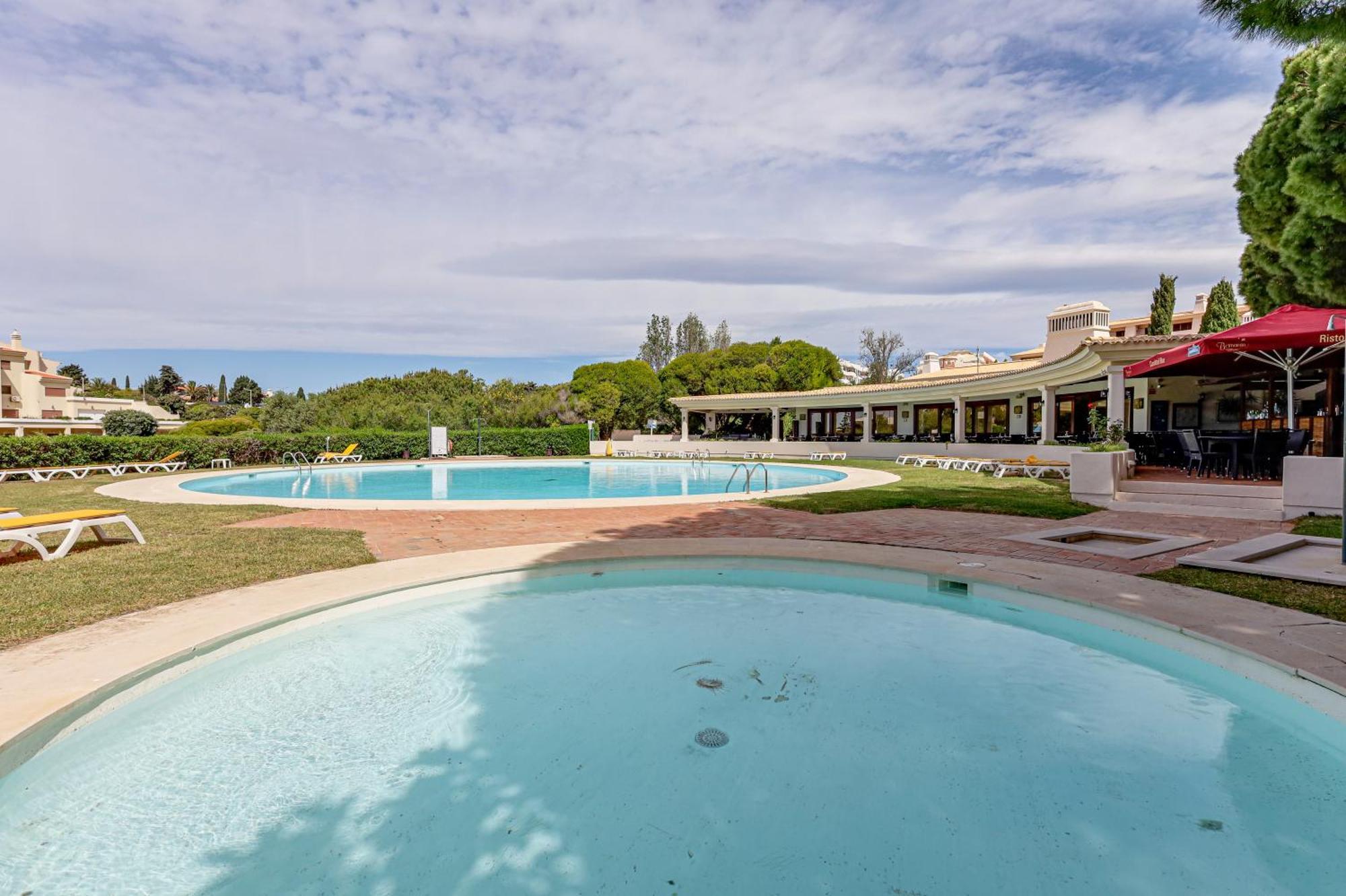 Apartment With 2 Bedrooms, 2M To The Beach Armação de Pêra 외부 사진