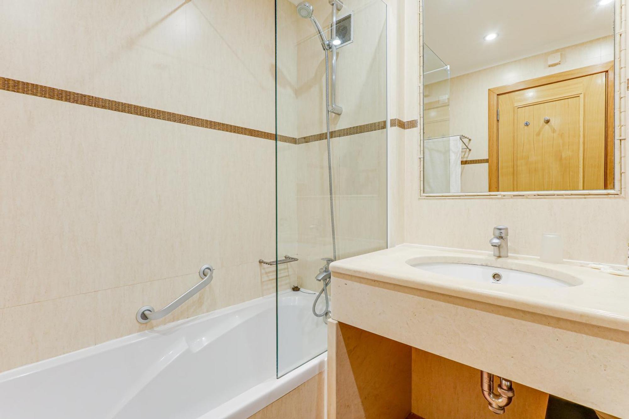 Apartment With 2 Bedrooms, 2M To The Beach Armação de Pêra 외부 사진
